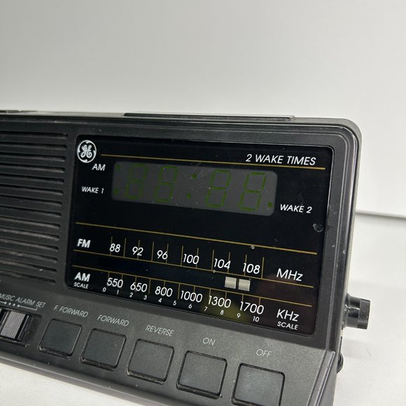 GE Clock Radio AM/FM Alarm Clock 2 Wake Times Model 7-4648A - Picture 3 of 8